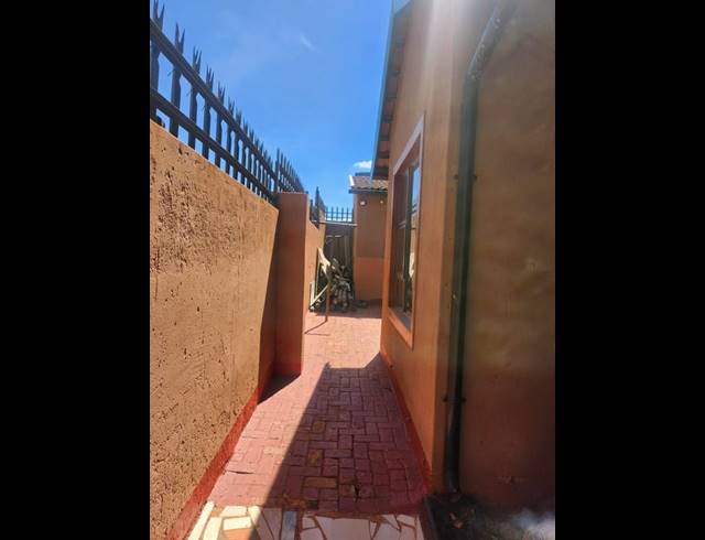 3 BEDROOM HOUSE FOR SALE IN DOBSONVILLE